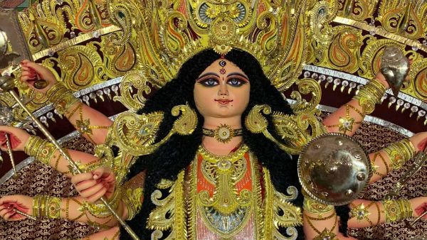 করোনা সঙ্কটে হস্তশিল্পীদের পাশে দাঁড়াতে নতুন ‘দায়’ মুদিয়ালির, থিম ভাবনাতেও অভিনবত্বের ছোঁয়া