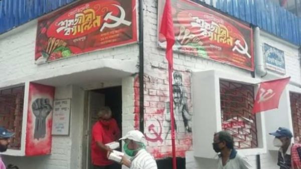 বামেদের মানবিক উদ্যোগের পাশে অপর্ণা! সাহায্য শ্রমজীবী ক্যান্টিনকে