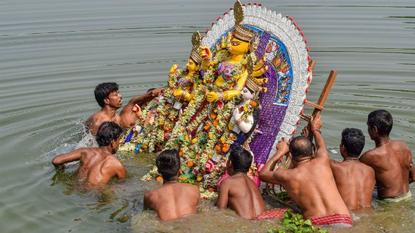 আড়ম্বর, শোভাযাত্রা ছাড়াই চোখের জলে বিদায় দিতে হবে দেবীকে, নির্দেশ পুলিশের