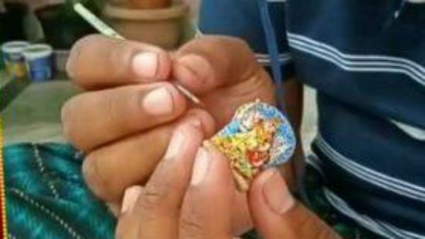 ‘এত ছোট সত্যি ?’ এক ইঞ্চির দুর্গা বানিয়ে তাক লাগালেন ঝাড়গ্রামের স্কুল শিক্ষক