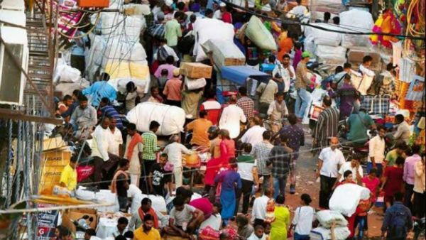 করোনার দ্বিতীয় ঢেউয়ের মধ্যে খুলল নিউ মার্কেট! ইদের কারণেই কি শিথিল নিয়ম
