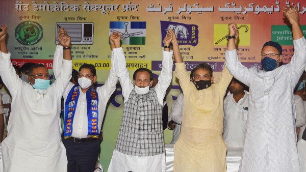 বিহার নির্বাচন যেন রাজনৈতিক জগাখিচুড়ি, নীতীশ-তেজস্বীকে চ্যালেঞ্জ জানিয়ে জোটের ছড়াছড়ি