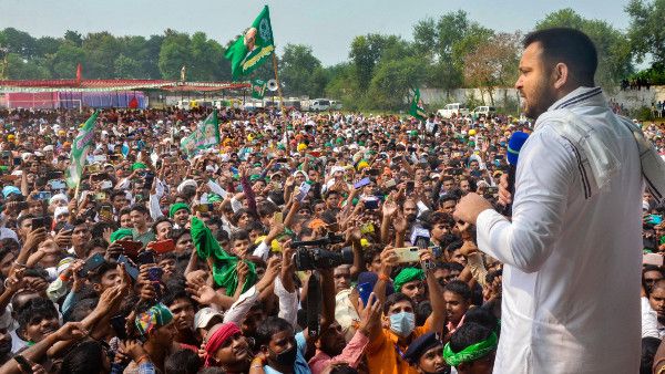 তেজস্বী বন্দনায় বিজেপি নেত্রী! বিহারে গেরুয়া প্রভাব বাড়তেই রাজনৈতিক সমীকরণ কোন পথে?