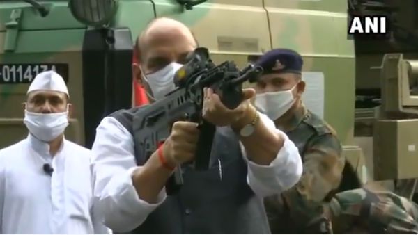 লক্ষ্য প্রতিরক্ষা ক্ষেত্রে দেশের আত্মনির্ভরতা, ২৮ হাজার কোটির অস্ত্র কিনবে প্রতিরক্ষা মন্ত্রক