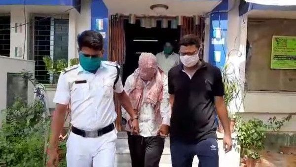 শ্লীলতাহানি তরুণীকে লেকটাউন থেকে গ্রেফতার ১