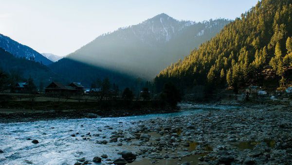 মেঘের রাজ্যে এক বিন্দু কার্শিয়াং যেন মুক্তপ্রাণ ও খুশির আলো