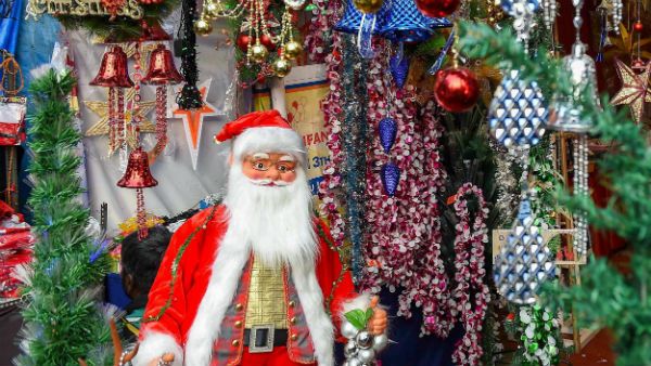 Marry Christmas: করোনার চোখরাঙানি উপেক্ষা করেই উৎসবের মেজাজে শহর, চিড়িয়াখানা, ইকোপার্ক জনসমুদ্রে ভাসছে শহর
