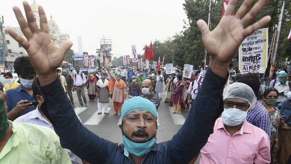 ধর্মঘটে অংশ নিচ্ছেন ২৫ কোটি শ্রমিক! ব্যাহত ব্যাঙ্কিং পরিষেবা, থমকে যাবে দেশ