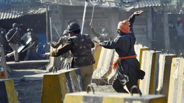 কৃষক আন্দোলন নিয়ে শুরু রাজনৈতিক তরজা, উঠল খালিস্তানি যোগের তত্ত্ব!