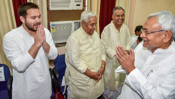 যুব সমাজের সমর্থনে বিহারে দাপট মহাজোটের? তেজস্বীর পাশে মহিলা ভোটও!