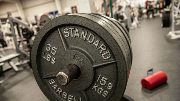 শাড়ি পরেই ওয়েট লিফটিং, স্কোয়াট, ৮২ বছরের বৃদ্ধার শরীরচর্চার ভিডিও দেখে তাজ্জব নেটিজেনরা