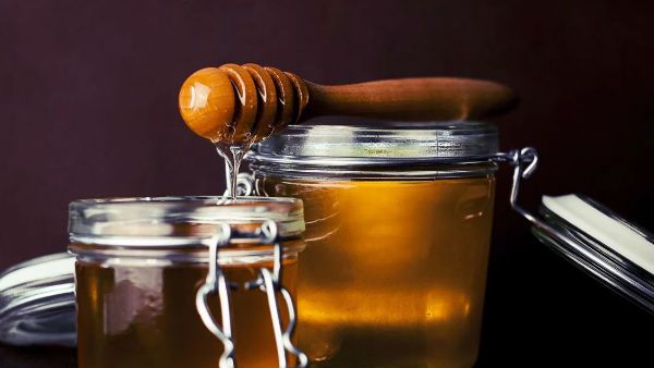 শীর্ষস্থানীয় ১০ সংস্থাই মধুর বিশুদ্ধতা প্রমাণে ব্যর্থ! ভেজাল মধু কাণ্ডে প্রকাশ্যে চাঞ্চল্যকর রিপোর্ট