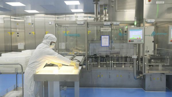 শীঘ্রই শুরু হবে করোনার টিকাকরণ! কেন্দ্রের অগ্রাধিকার তালিকায় রয়েছেন কারা?