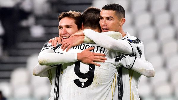 রোনাল্ডোর হ্যাটট্রিকে মিলানের ঘাড়ে নিঃশ্বাস জুভেন্তাসের, প্রিমিয়ার লিগে আর্সেনালের জয়