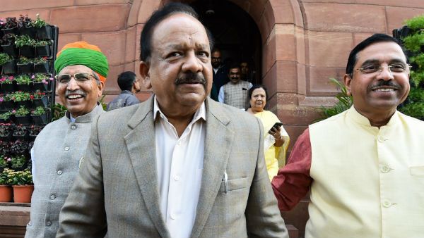 অযথা আতঙ্কিত হবেন না! ব্রিটেনের নয়া করোনা স্ট্রেন নিয়ে সাফ বার্তা স্বাস্থ্যমন্ত্রী হর্ষবর্ধনের