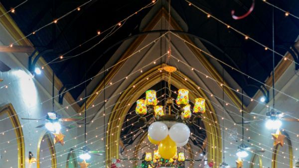 যিশুর জন্মদিনে 'একা' ব্যান্ডেল, সাধারণ মানুষের জন্যে চার্চের দরজা বন্ধ