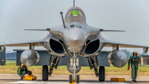 মধ্যস্থতাকারীকে ১ মিলিয়ন ইউরো 'উপহার' দাসোঁর, রাফাল নিয়ে নয়া ঝড়ের ইঙ্গিত দেশে