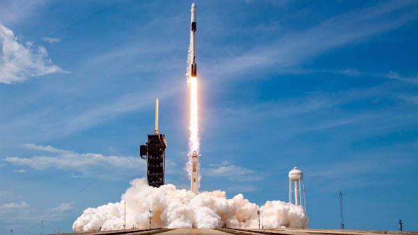 মোদীর ছবি,ভগবত গীতা নিয়ে সফল উৎক্ষেপণ পিএসএলভি সি৫১ -এর