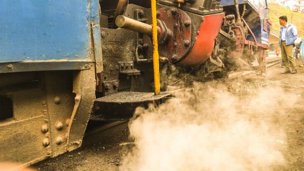 ভ্রমণ পিপাসুদের জন্য বড়দিনের উপহার দার্জিলিং হিমালয়ান রেল কর্তৃপক্ষের