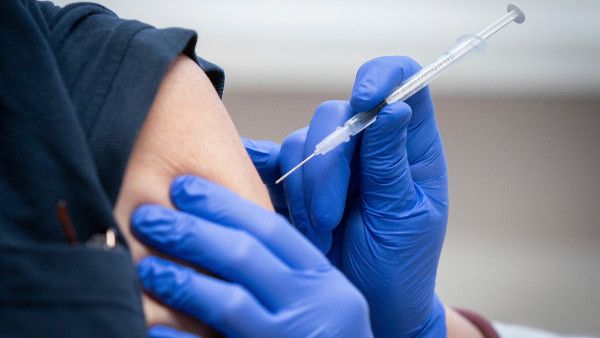 করোনা ভ্যাকসিন প্রয়োগের ৬ দিন পর মৃত্যু স্বাস্থ্যকর্মীর, কারণ জানতে ময়নাতদন্ত