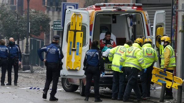 বিস্ফোরণে কেঁপে উঠল মাদ্রিদ! রহস্যজনক ঘটনায় মুহূর্তে মাটিতে মিশে গেল আস্ত বাড়ি