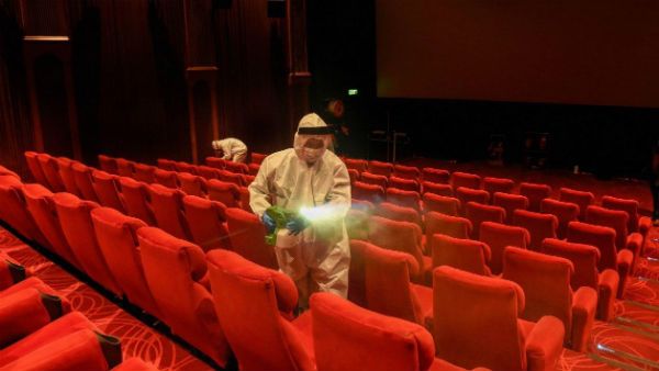 মহামারি আবহে সিনেমা হলে ১০০ শতাংশ আসন ক্ষমতার ওপর অনুমোদন তামিলনাড়ু সরকারের