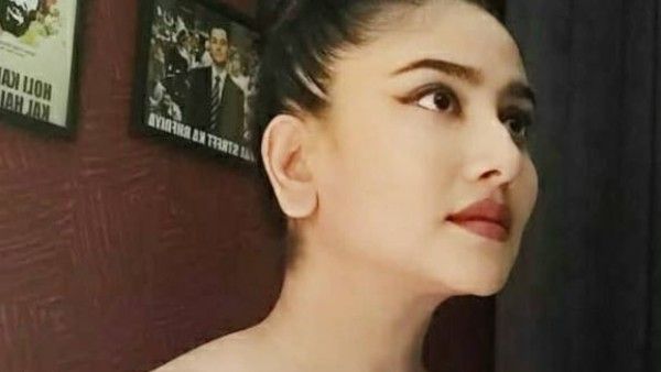 গরুর মাংস রাঁধতে পারেন বলে সোশ্যাল মিডিয়ায় ধর্ষণ–খুনের হুমকি দেবলীনা দত্তকে