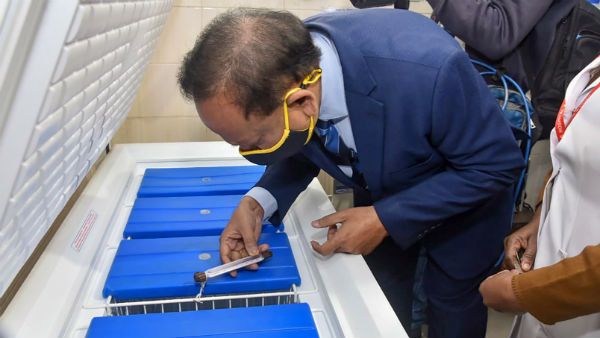 কোভিড ভ্যাকসিন কি নপুংসক করতে পারে? ডিসিজিআই কোন উত্তর দিল