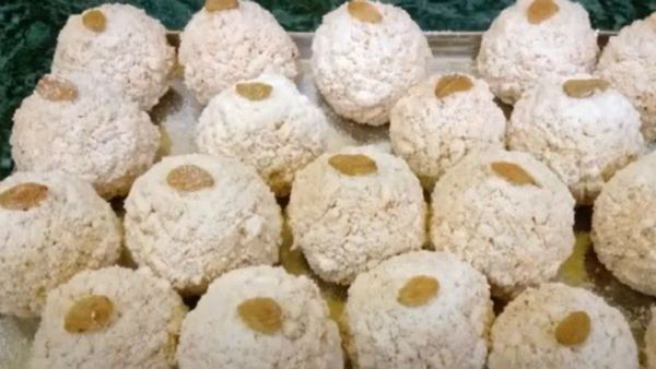 ইতালি-কানাডার মাটিতেও বাংলার স্বাদ! প্রথমবার বিদেশ পাড়ি দিল জয়নগরের মোয়া