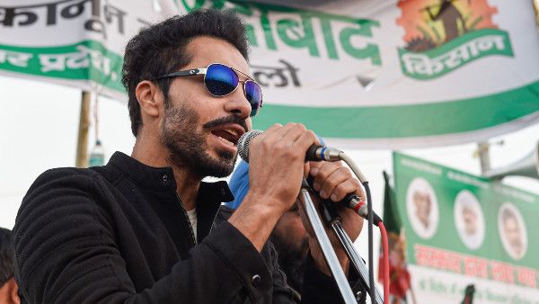 'পলাতক' নিশান উত্তোলনের নেপথ্যে থাকা দীপ সিধু, লালকেল্লা কাণ্ডে এফআইআর অভিনেতার বিরুদ্ধে