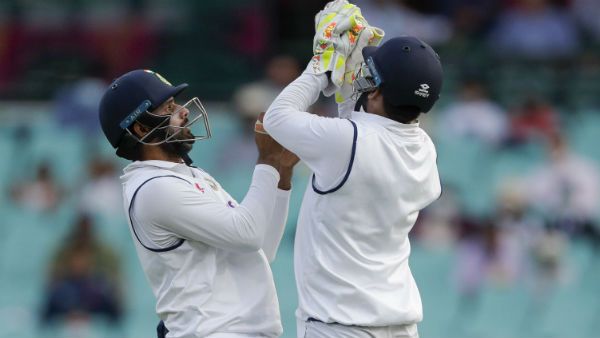 চোটের পর চোট! জাদেজার পর অস্ট্রেলিয়ার বিরুদ্ধে চতুর্থ টেস্টে নেই সিডনি ম্যাচের নায়কও!