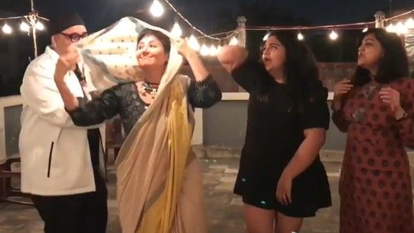 মেয়ের জন্মদিনে ছাদেই ঘোমটা দিয়ে ‘‌টুম্পা’‌ গানে কোমর দোলালেন স্বস্তিকা