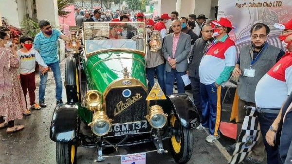 ভ্যালেন্টাইন সপ্তাহে শহর কলকাতার বুকে হেরিটেজ কারে হেরিটেজ ট্যুর
