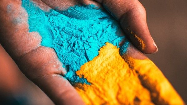 কৃষকদের আয় বাড়াতে নয়া পদক্ষেপ, বাজারে আসতে চলেছে গোবর দিয়ে তৈরি বিশেষ প্রাকৃতিক রং