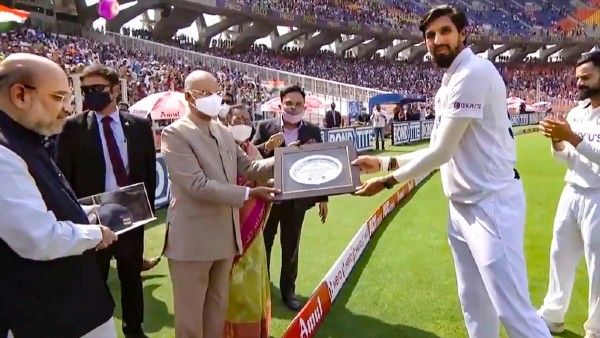 সফলতা দিয়েই ১০০তম টেস্ট শুরু ইশান্তের, রাষ্ট্রপতির হাতে সম্মানিত ভারতীয় ফাস্ট বোলার