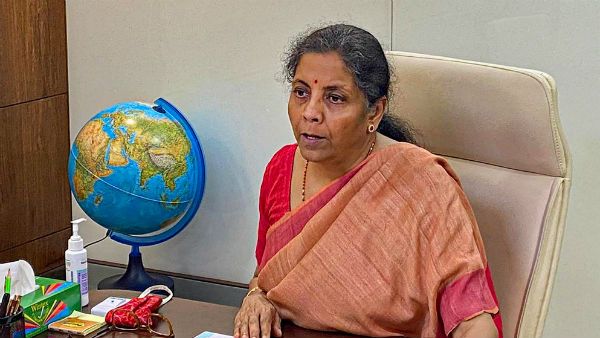 সরকারি ক্ষেত্রে বেসরকারি ব্যাঙ্কের লেনদেনে বড় ঘোষণা নির্মলার, একাধিক ক্ষেত্রে মিলল ছাড়পত্র