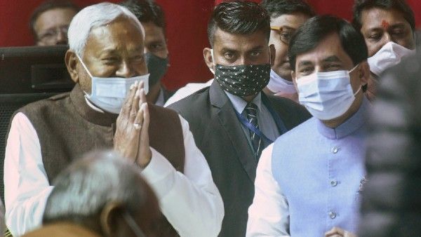 বিহারে শক্তিবৃদ্ধি বিজেপির, নীতীশের মন্ত্রিসভায় যোগ হল ১৭ নতুন নাম