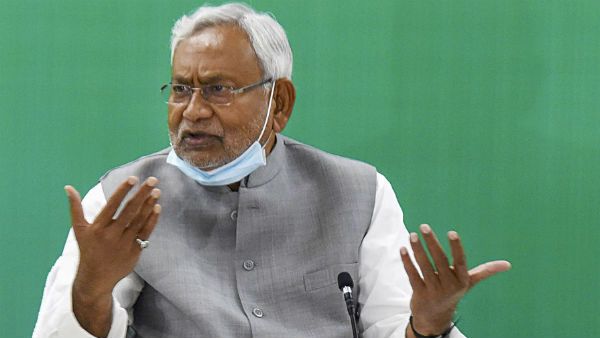 মুখ্যমন্ত্রীর প্রেসার মাপবেন, বিধানসভায় বিপি মিটার নিয়ে ঘুরছেন বিধায়করা