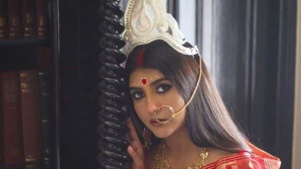 বিয়েটা অবশেষে সেরেই ফেললেন অভিনেত্রী!‌ ‌কনের সাজে পোস্ট পার্নো মিত্রর