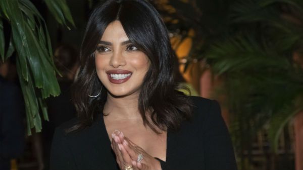 নিজের লাস্যময়ী চেহারা ধরে রাখার জন্য নিত্যদিনের খাদ্য তালিকায় কী রাখেন এই অভিনেত্রী