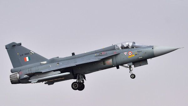 পাকিস্তানের জেএফ-১৭-কে দুরমুশ করবে ভারতের তেজস! স্বাক্ষরিত 'সবচেয়ে বড় চুক্তি'