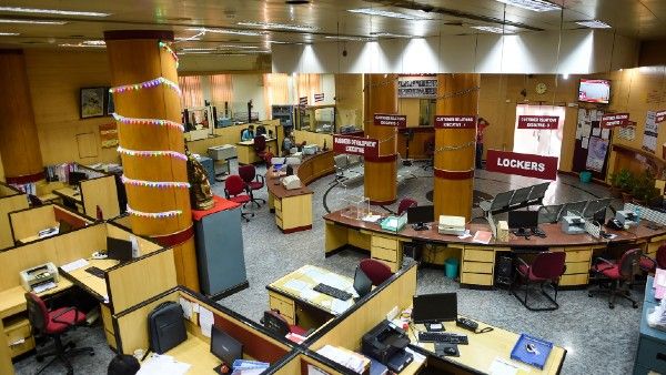 কেন্দ্রের বেসরকারিকরণ নীতির প্রতিবাদে টানা ২দিন ব্যাঙ্ক ধর্মঘট, দেখে নিন কি কি পরিষেবা পাবেন না