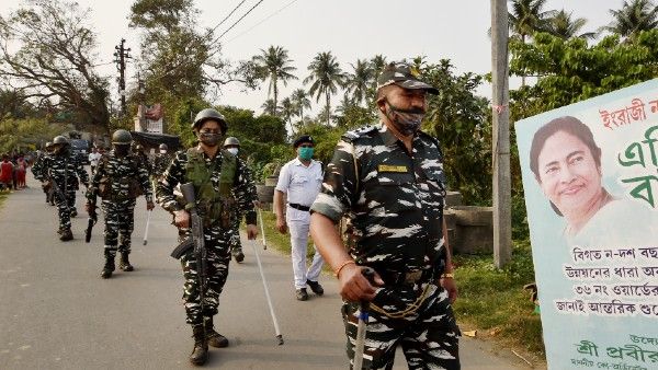 তোপের মুখে কমিশন! নির্দেশ পেলেই রুট মার্চ শুরু করবে কেন্দ্রীয় বাহিনী, হাইকোর্টে আশ্বাস কেন্দ্রের আইনজীবীর