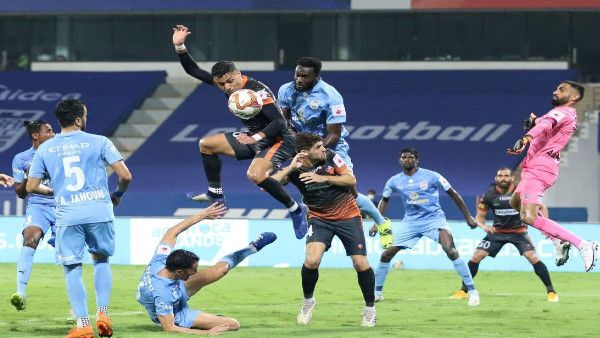 টাইব্রেকারে বাজিমাত করে প্রথমবার আইএসএল ফাইনালে মুম্বই, কেঁদে মাঠ ছাড়ল যোগ্য গোয়া