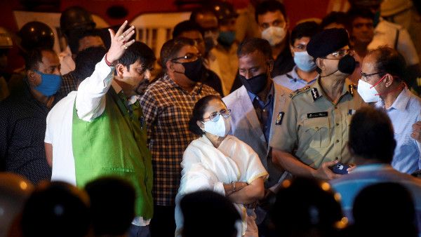 স্ট্র্যান্ড রোডের অগ্নিকাণ্ড নিয়ে শুরু দড়ি টানাটানি, উচ্চ পর্যায়ের তদন্তের নির্দেশ কেন্দ্রের