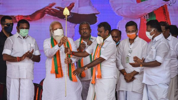 তামিলনাড়ুতে 'যুবরাজ' স্ট্যালিনকে রুখতে ভরসা সেই 'আম্মা', পালানিস্বামীর ঢাল হলেন স্বয়ং মোদী