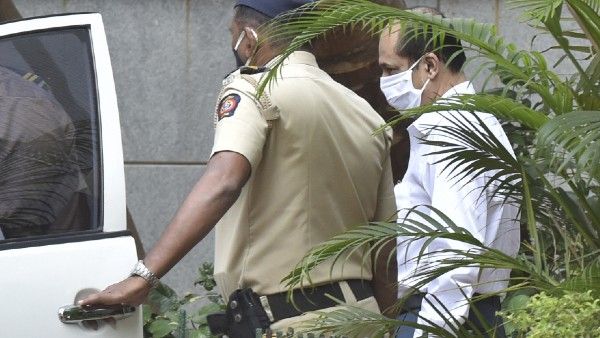 হিরেন খুনের ষড়যন্ত্র করতে সচিন বেজ ও অভিযুক্ত কনস্টেবলের সাক্ষাত, প্রমাণ এনআইএর হাতে