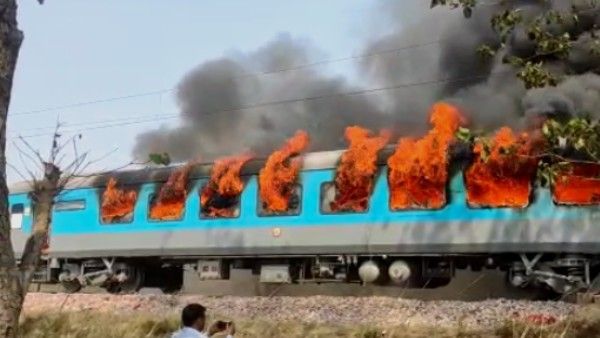 শতাব্দী এক্সপ্রেসে ভয়াবহ অগ্নিকাণ্ড, কারণ নিয়ে শুরু জল্পনা