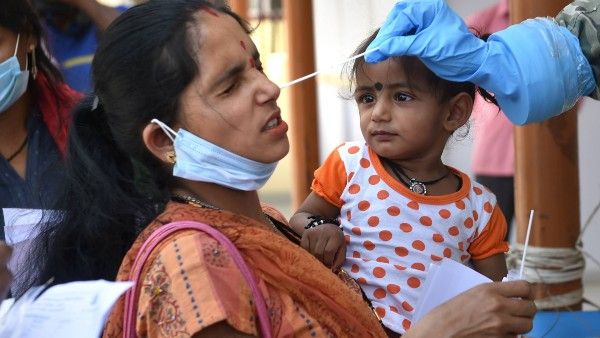 সরকারের অনুমান করা সংখ্যার চেয়ে মহারাষ্ট্রে সক্রিয় করোনা রোগী অনেক বেশি, তবে কম মৃতের হার