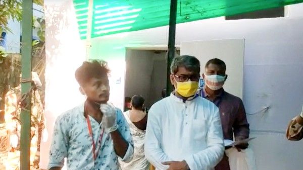 মানিকতলায় তুমুল উত্তেজনা, মুখোমুখি সাধন পাণ্ডে-কল্যাণ চৌবে, বিজেপি প্রার্থীকে ঘিরে গো-ব্যাক স্লোগান-বিক্ষোভ